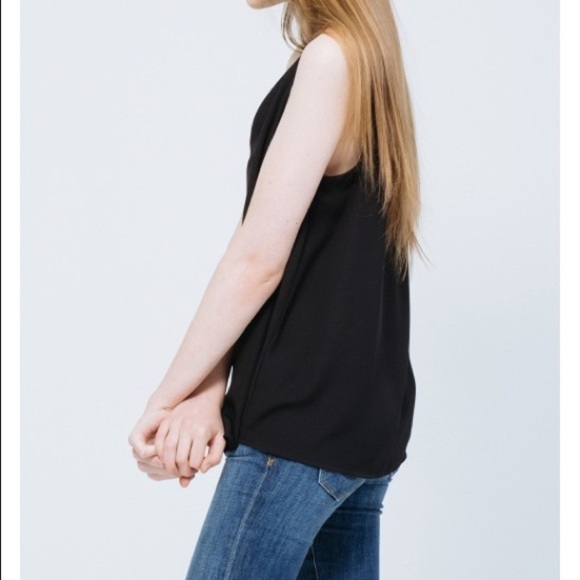 PLEIONE Sleeveless V Neck Blouse - Picture 4 of 8